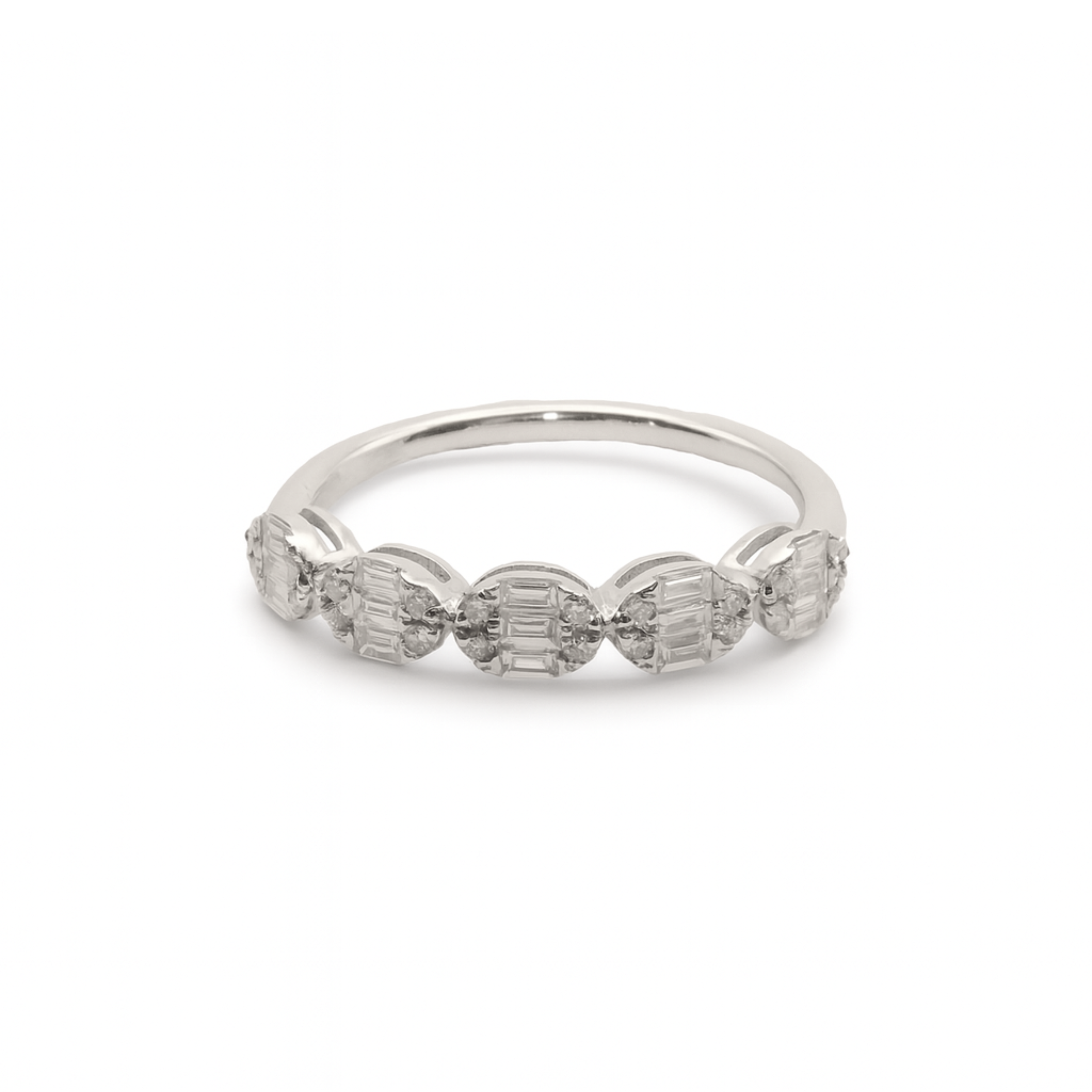 Oval Illusion Band – Diamonds