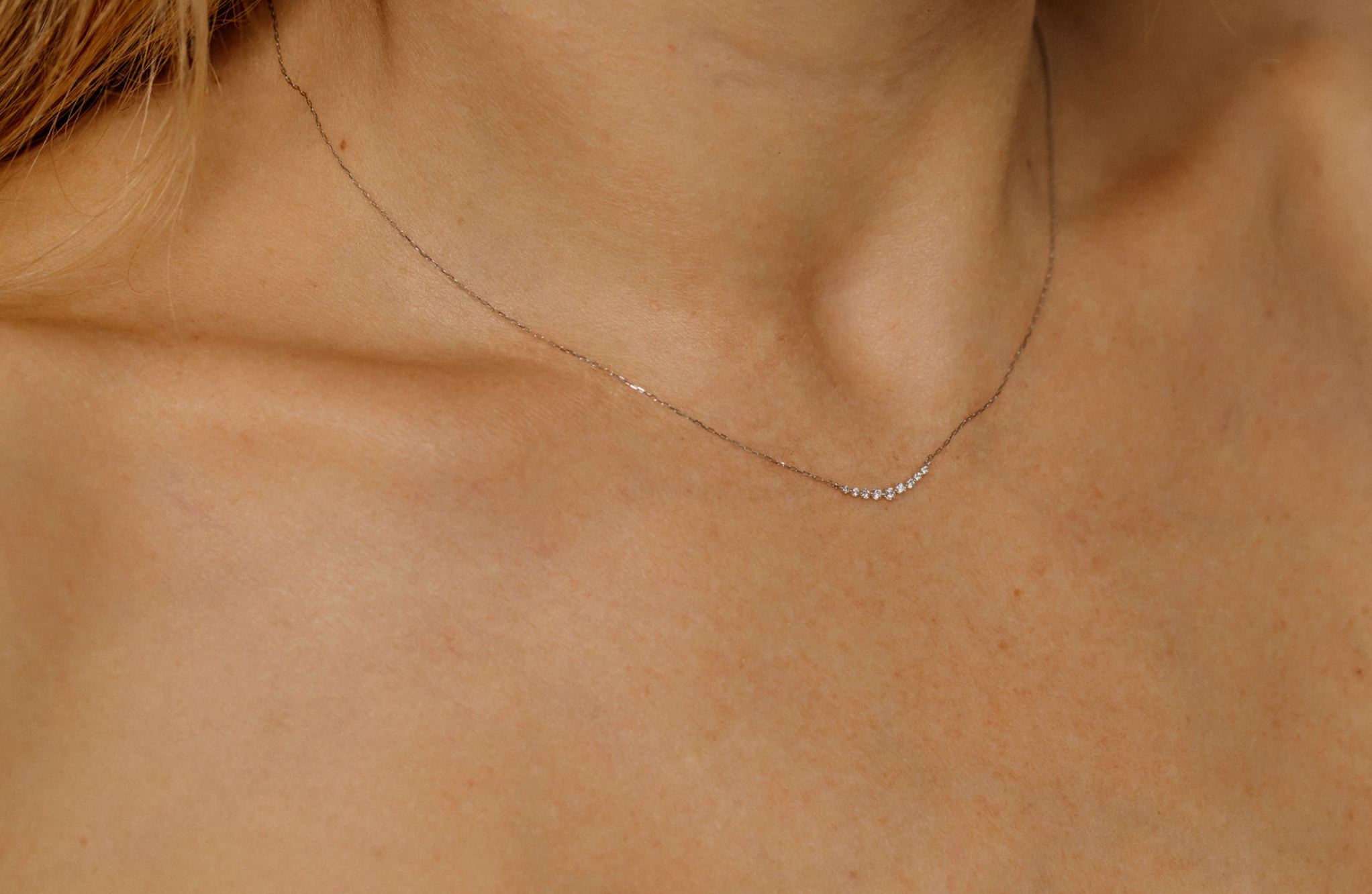 Linear Necklace – Mini Diamonds