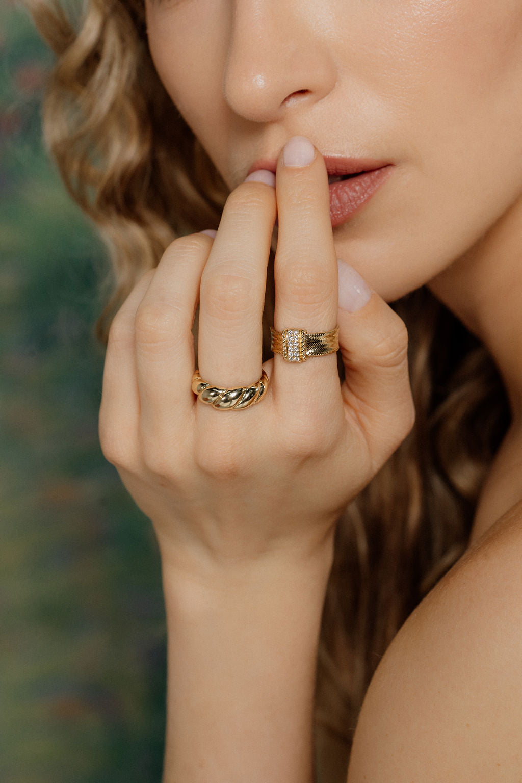 Elastic Ring – Yellow Gold with 2-Line Diamond Charm