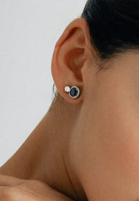 Round Sparkling Studs – Diamonds in White Gold