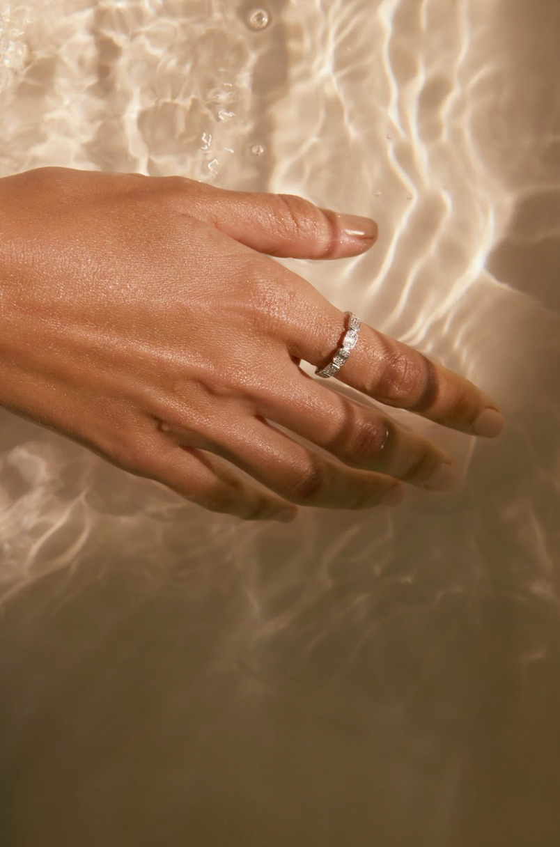 Oval Illusion Diamond Band