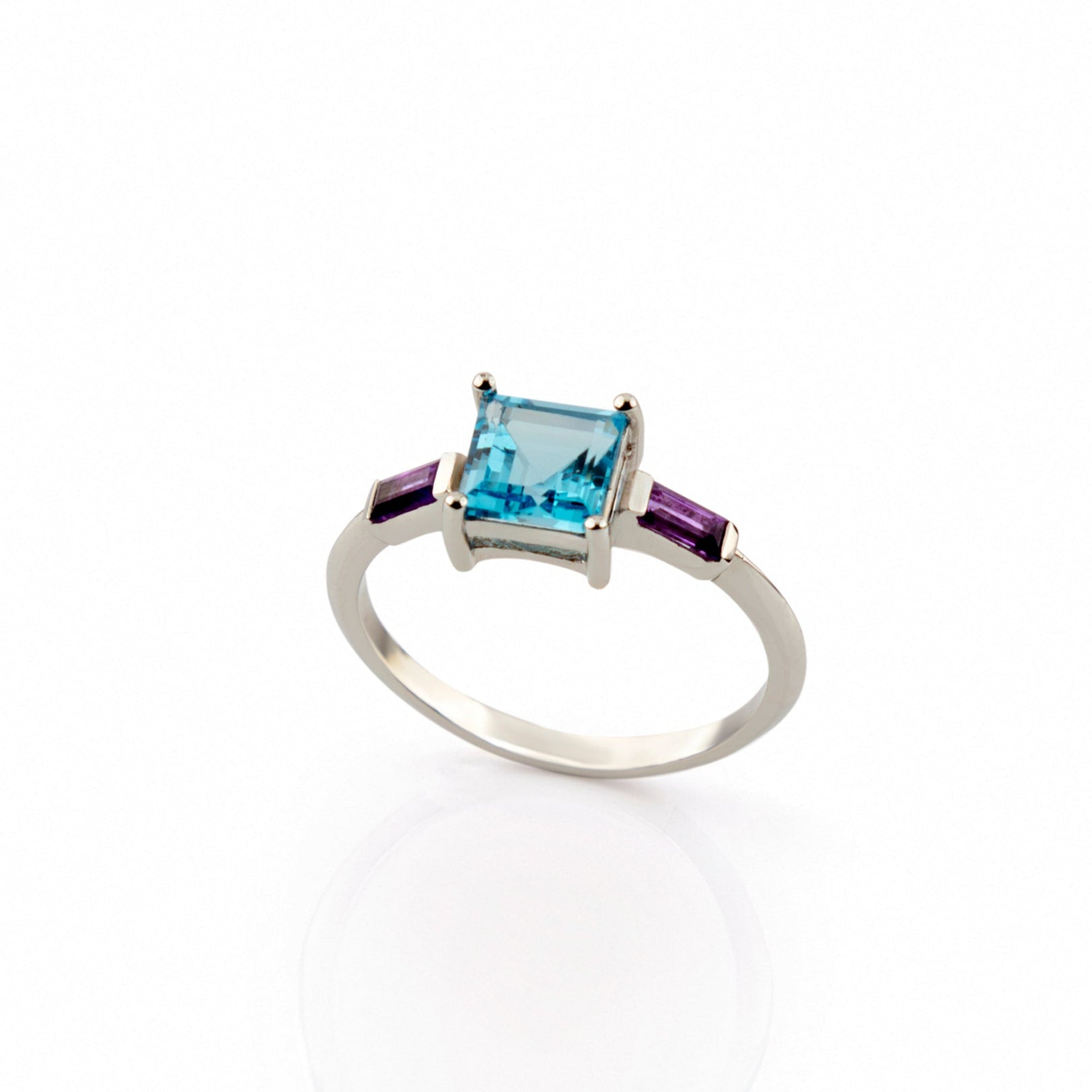 White Gold Topaz & Amethyst Ring