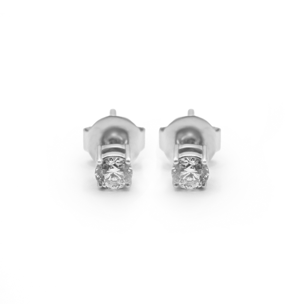 Round Sparkling Studs – Diamonds in White Gold